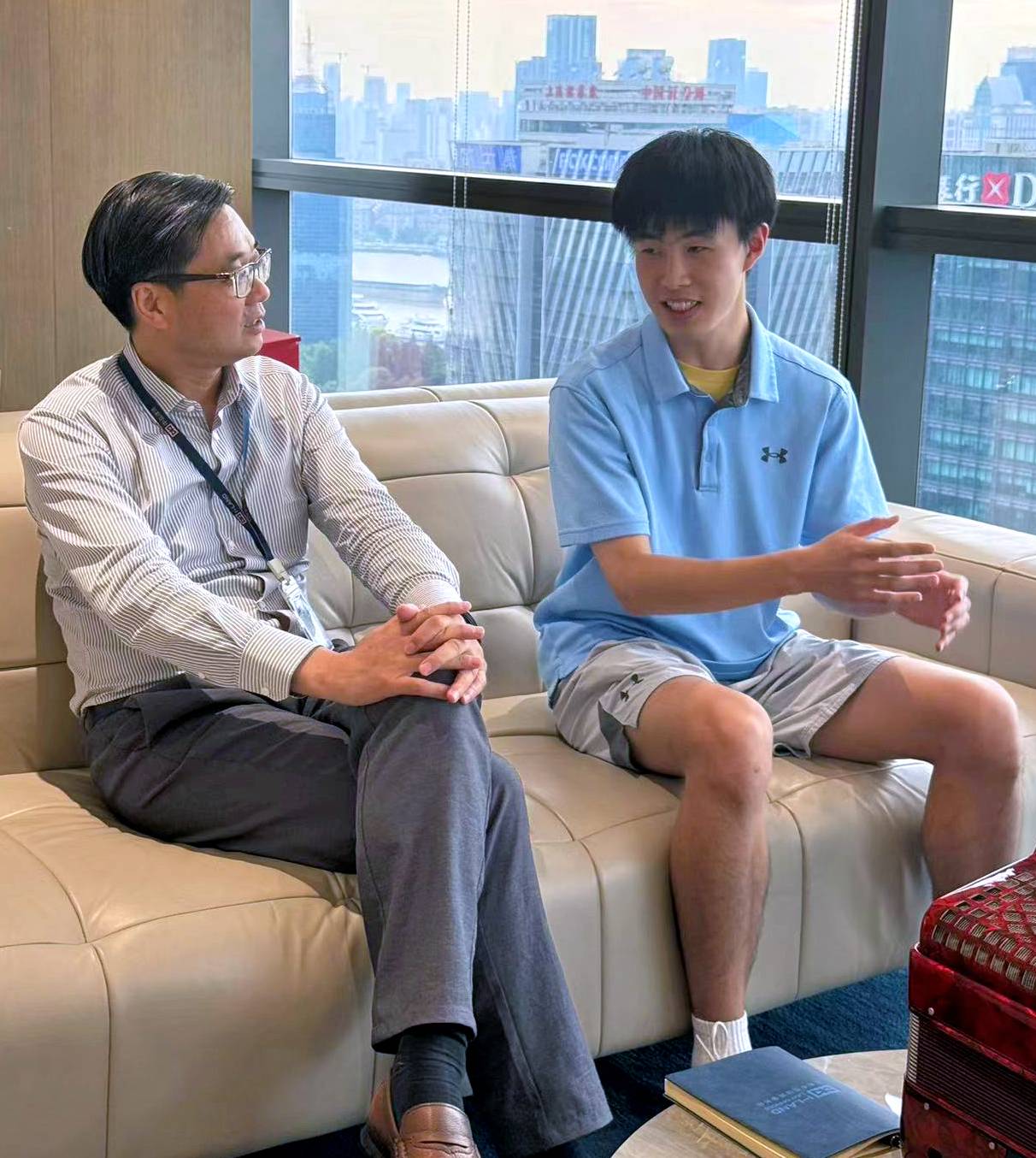 Young Hu ’27 converses with a mentor
