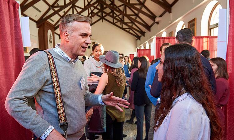 Students and alumni in the Hall of Presidents during the SophoMORE Connections networking event.